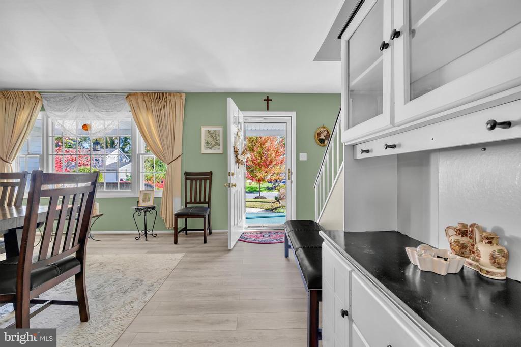 2228 HINDLE LANE