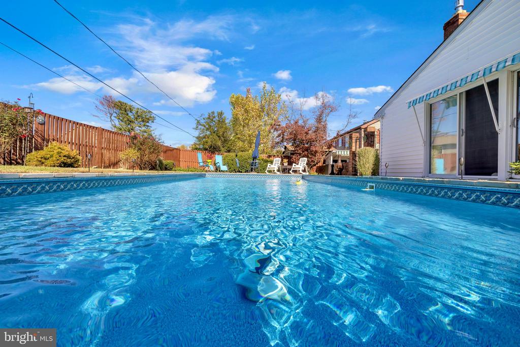 2228 HINDLE LANE