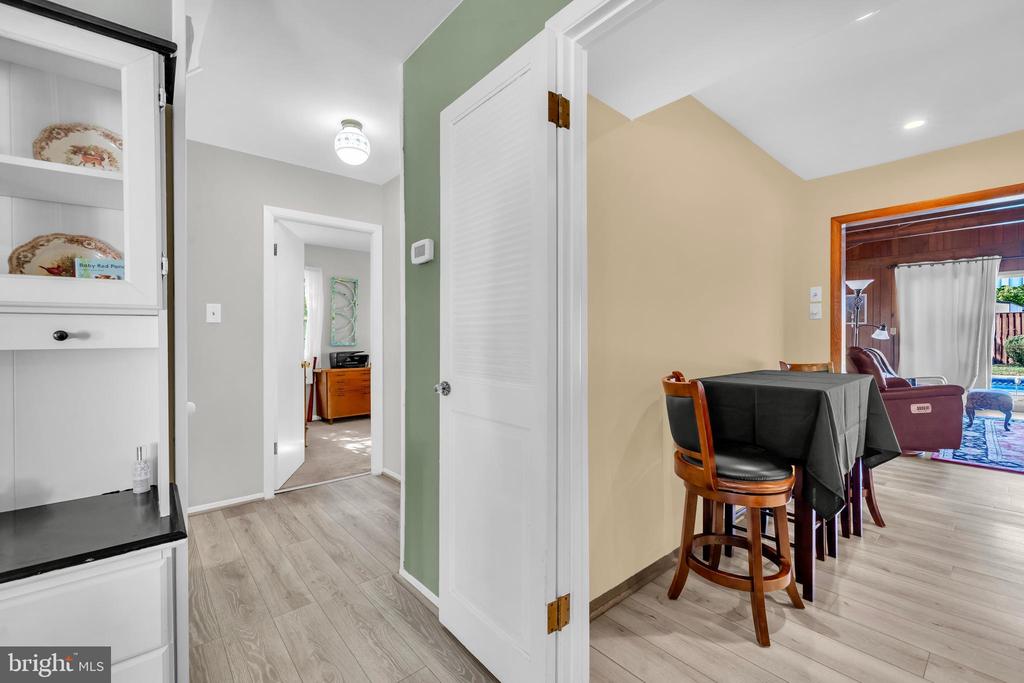 2228 HINDLE LANE