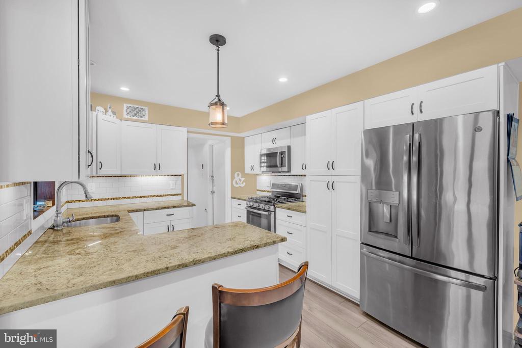 2228 HINDLE LANE