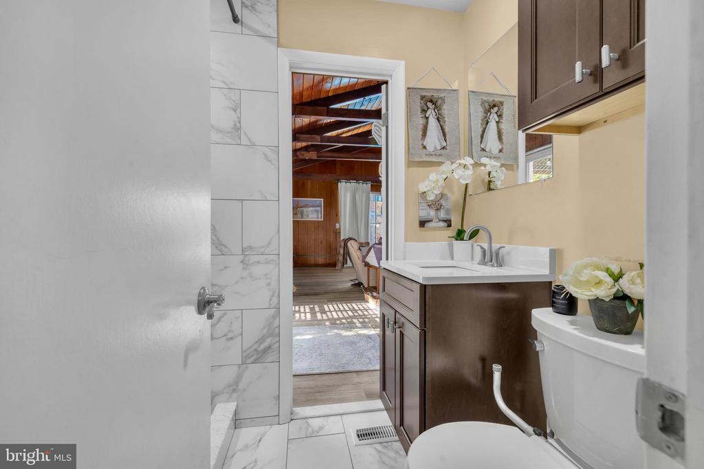 2228 HINDLE LANE