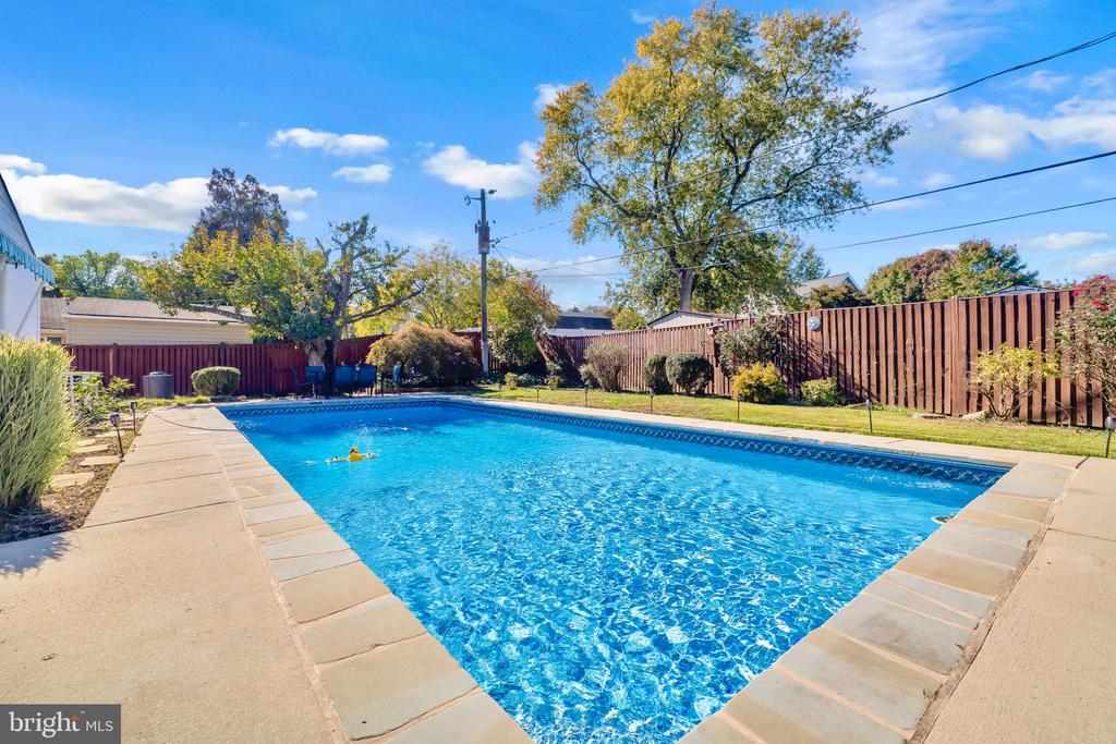 2228 HINDLE LANE