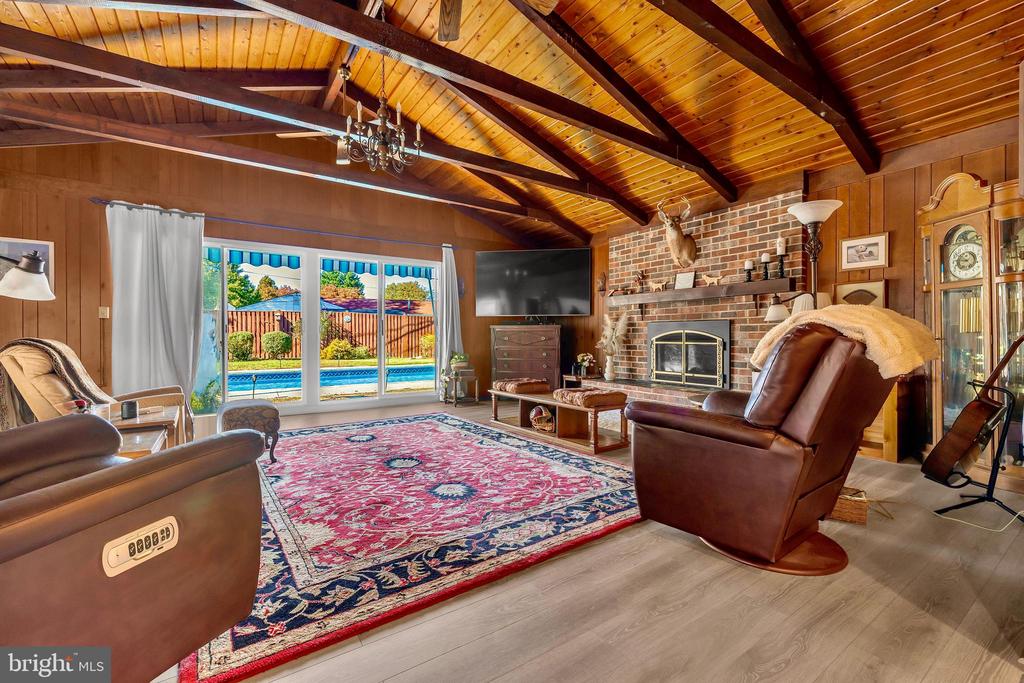 2228 HINDLE LANE