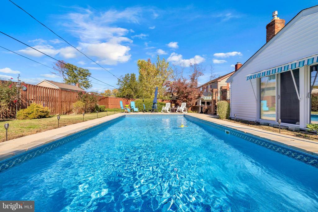 2228 HINDLE LANE