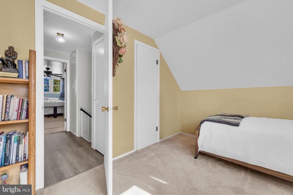 2228 HINDLE LANE