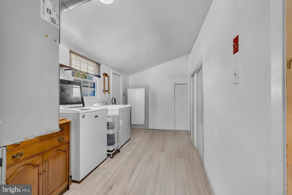 2228 HINDLE LANE