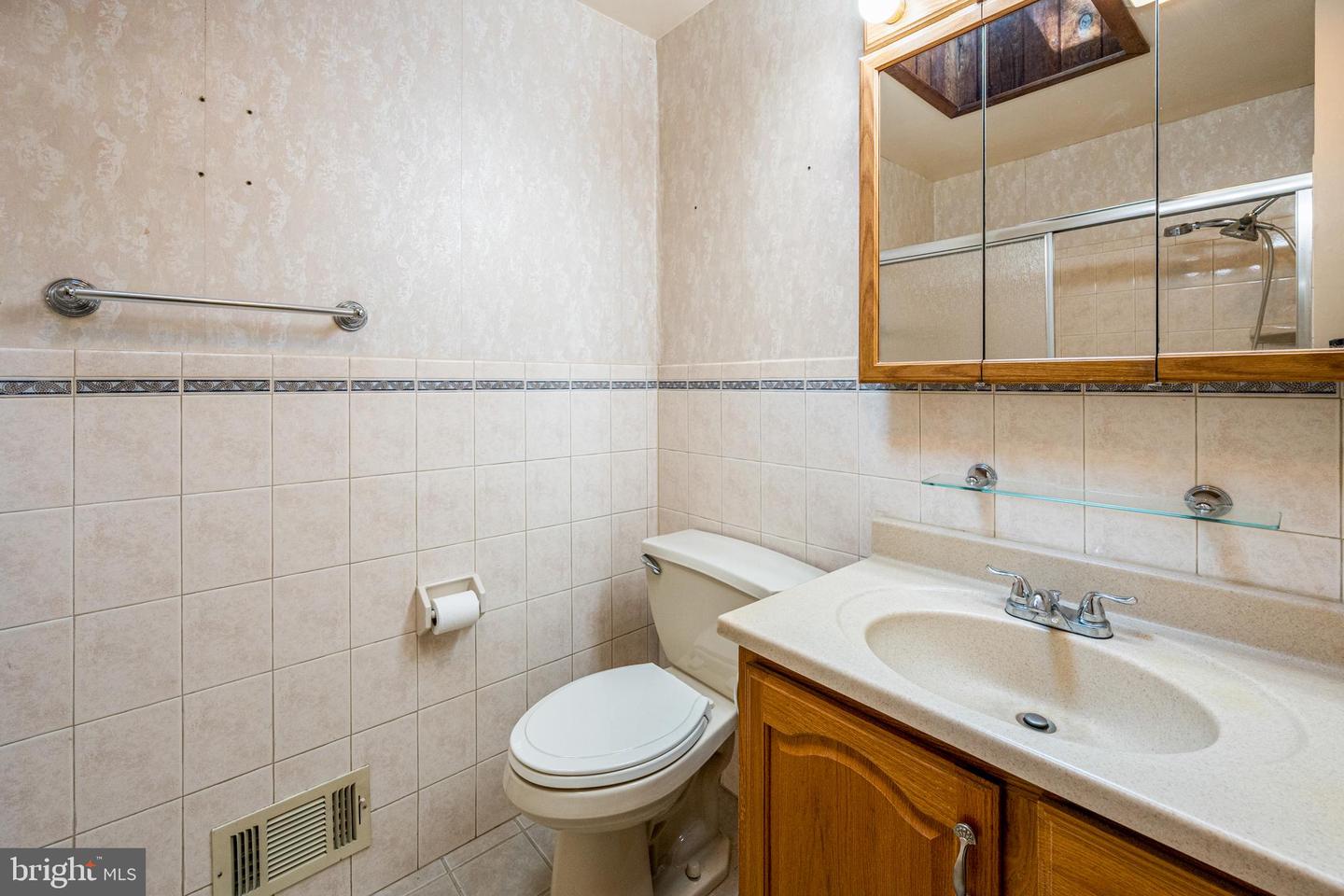 200 Queens Colony High Rd