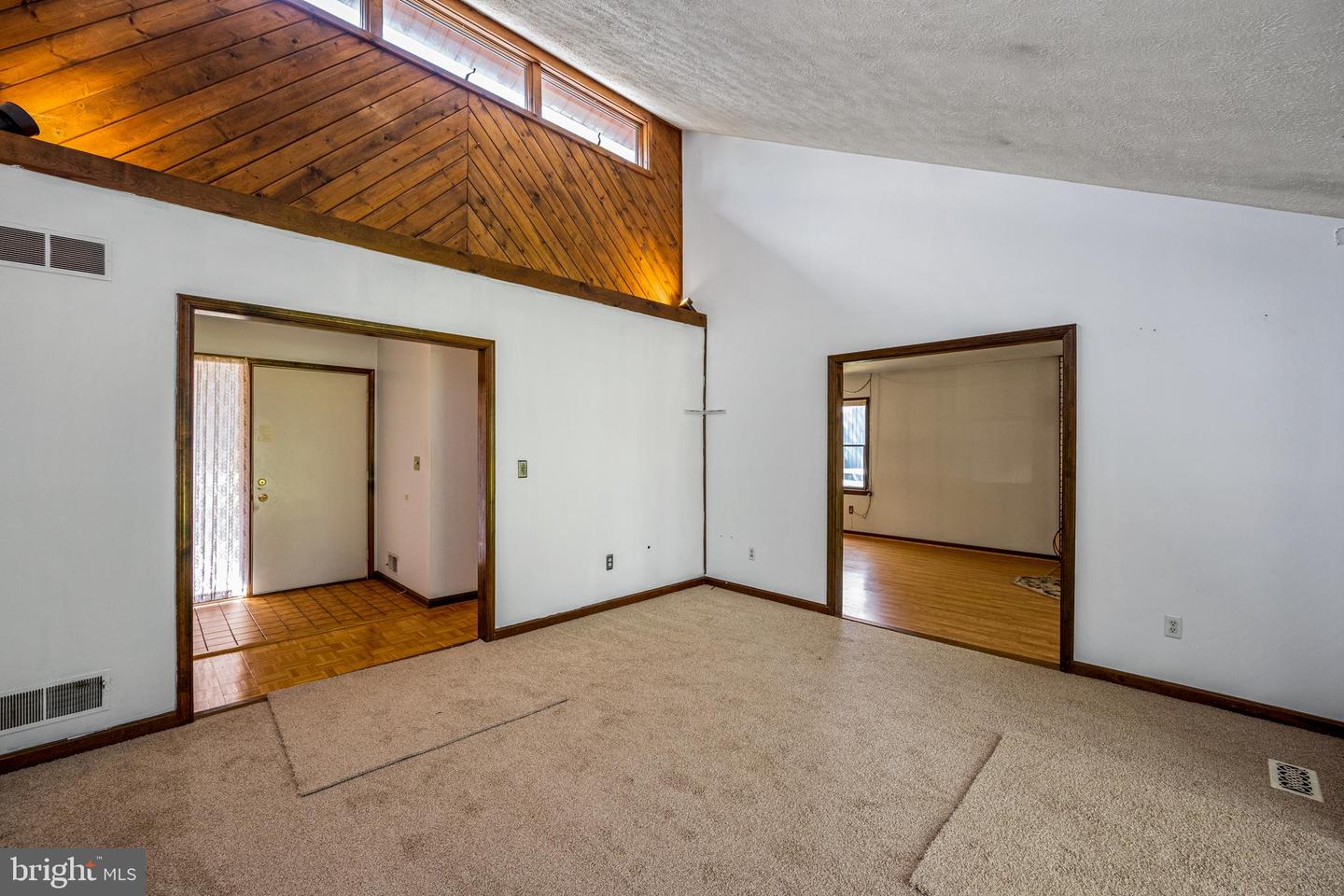 200 Queens Colony High Rd