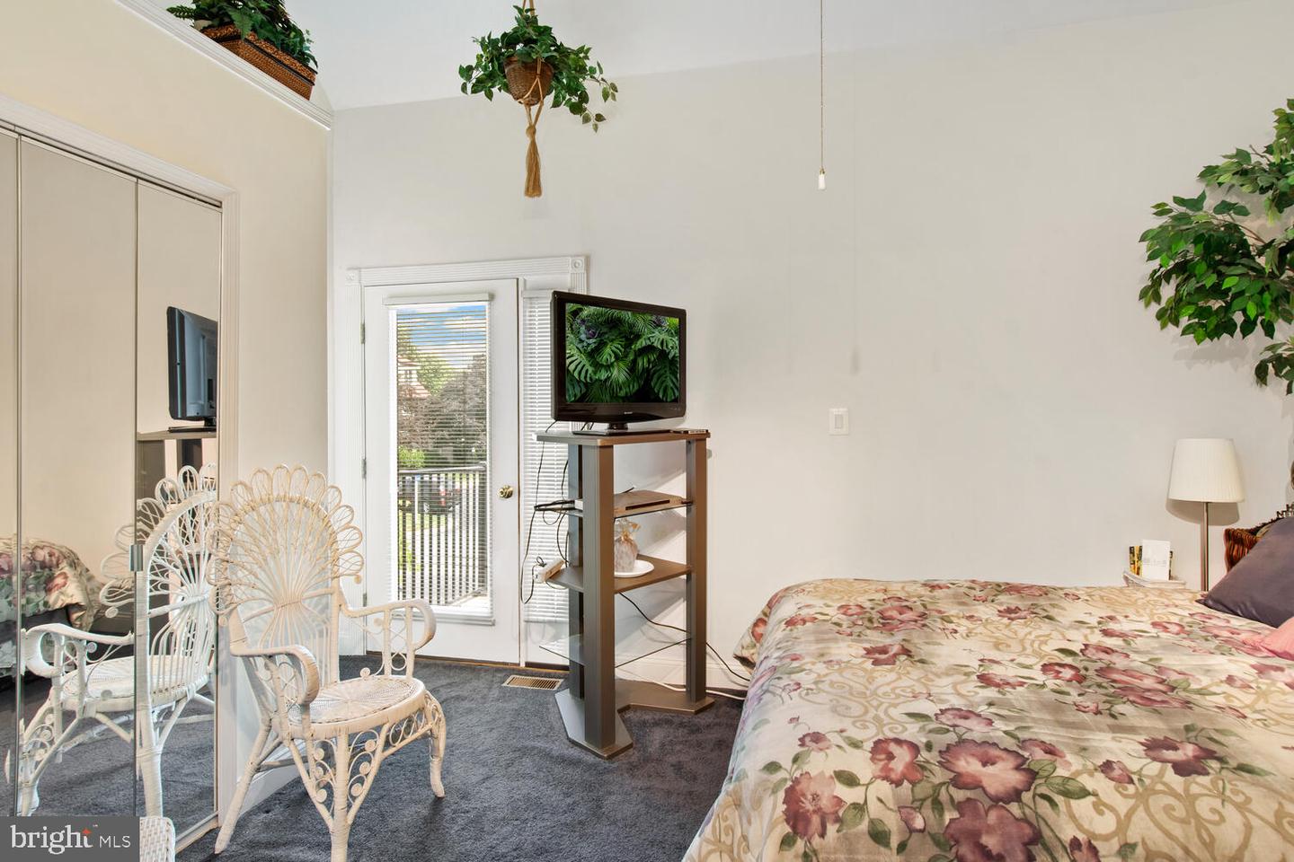 6-B Queen Victoria Way