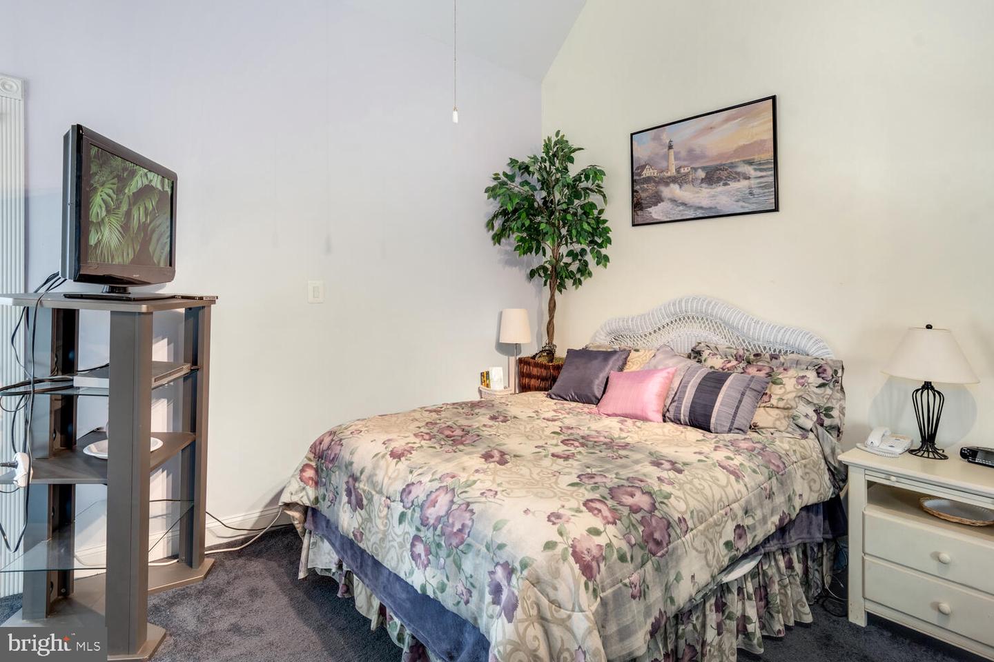 6-B Queen Victoria Way