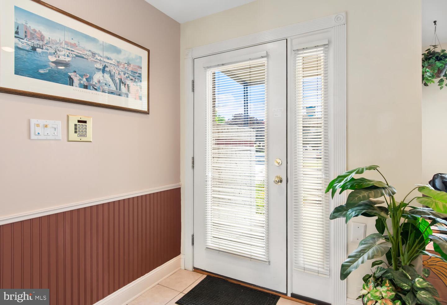 6-B Queen Victoria Way