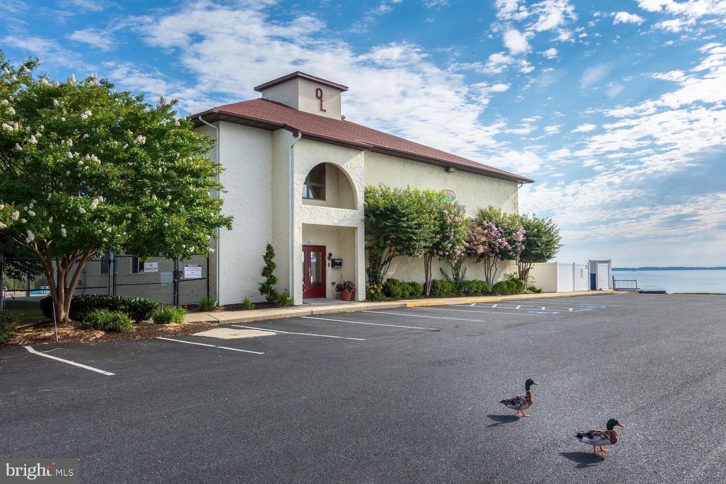 6-B Queen Victoria Way