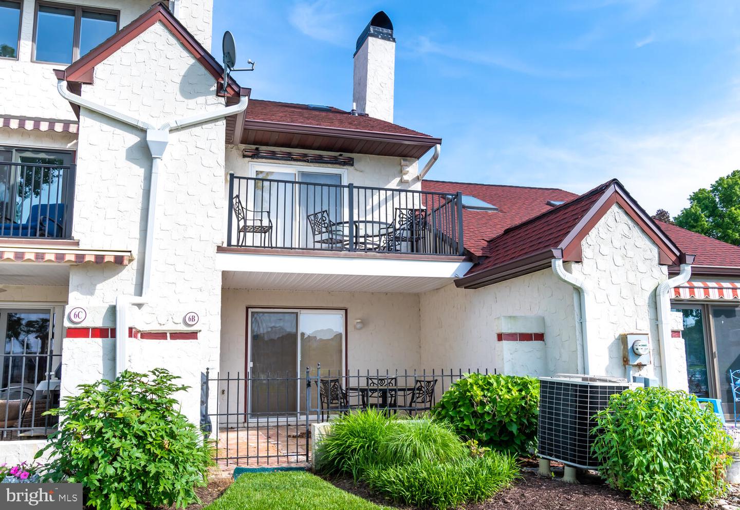 6-B Queen Victoria Way