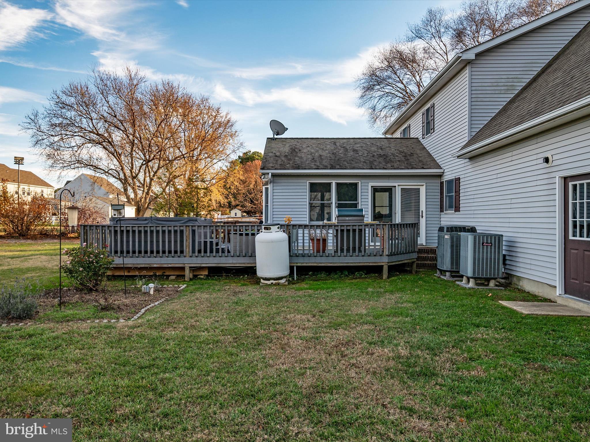 1409 Queen Anne Dr