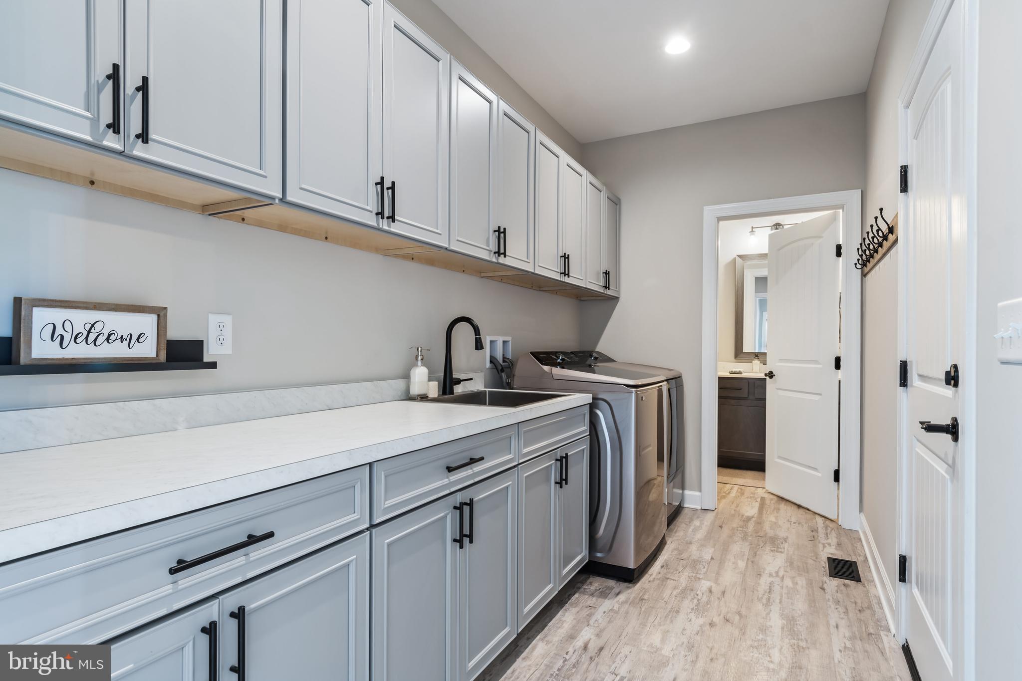 126 Woodfield Ct