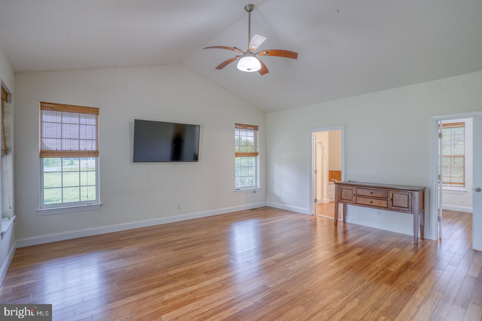 104 Echo Ln
