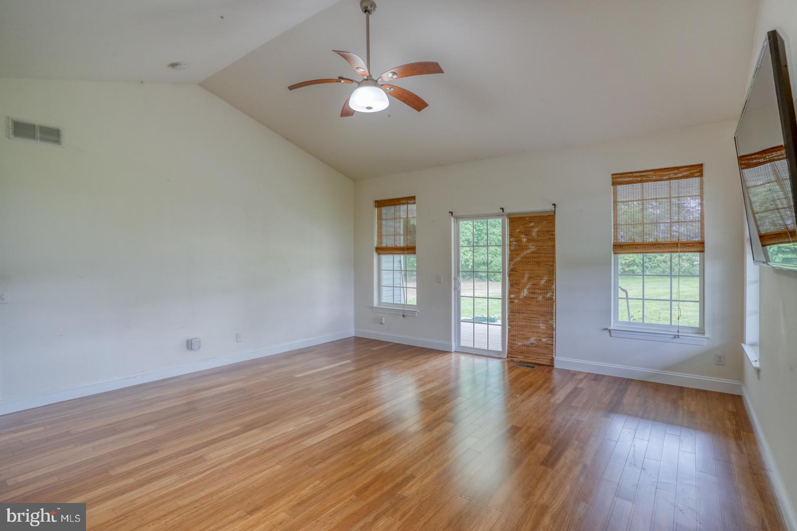 104 Echo Ln