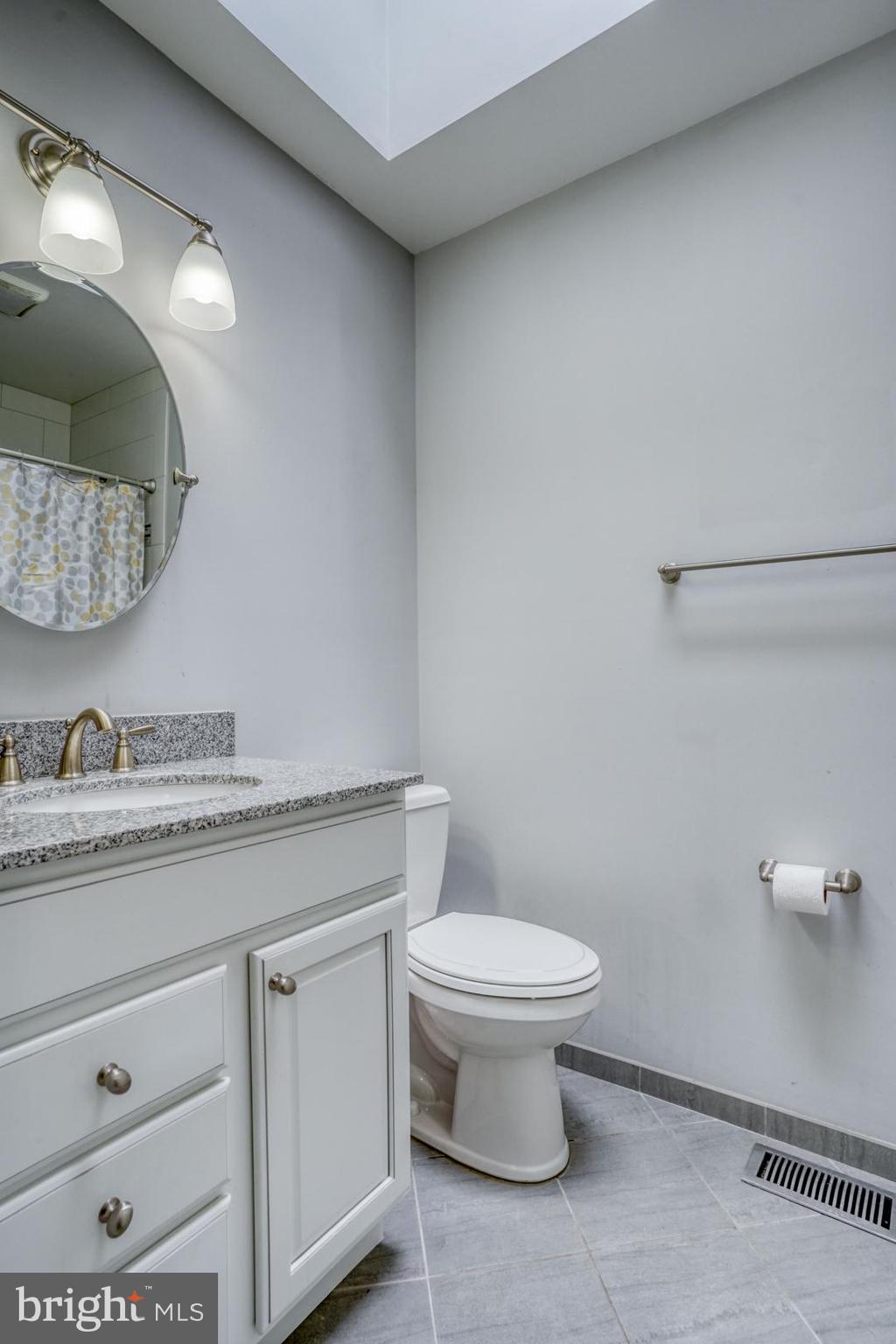 206 Queens Colony High Rd