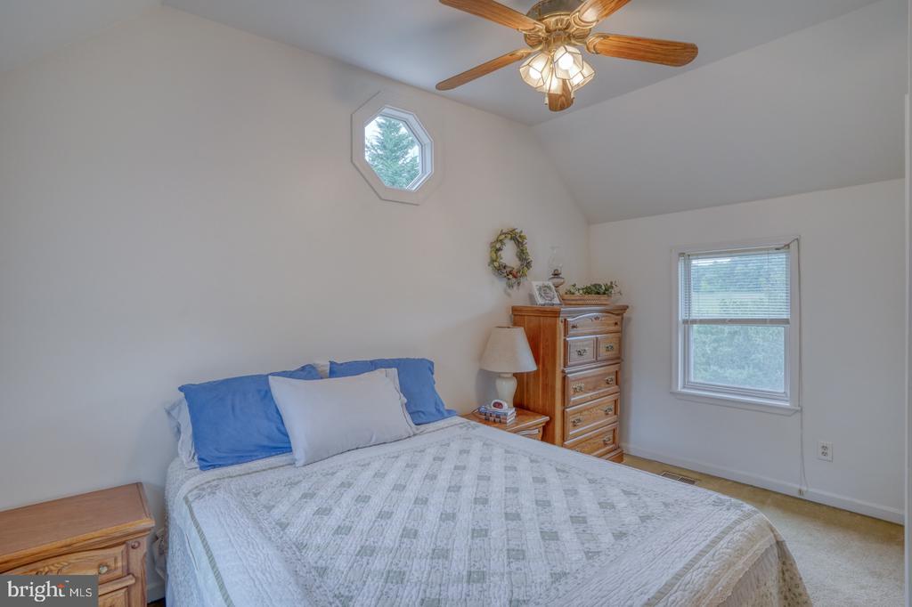 216 Flat Iron Square Rd