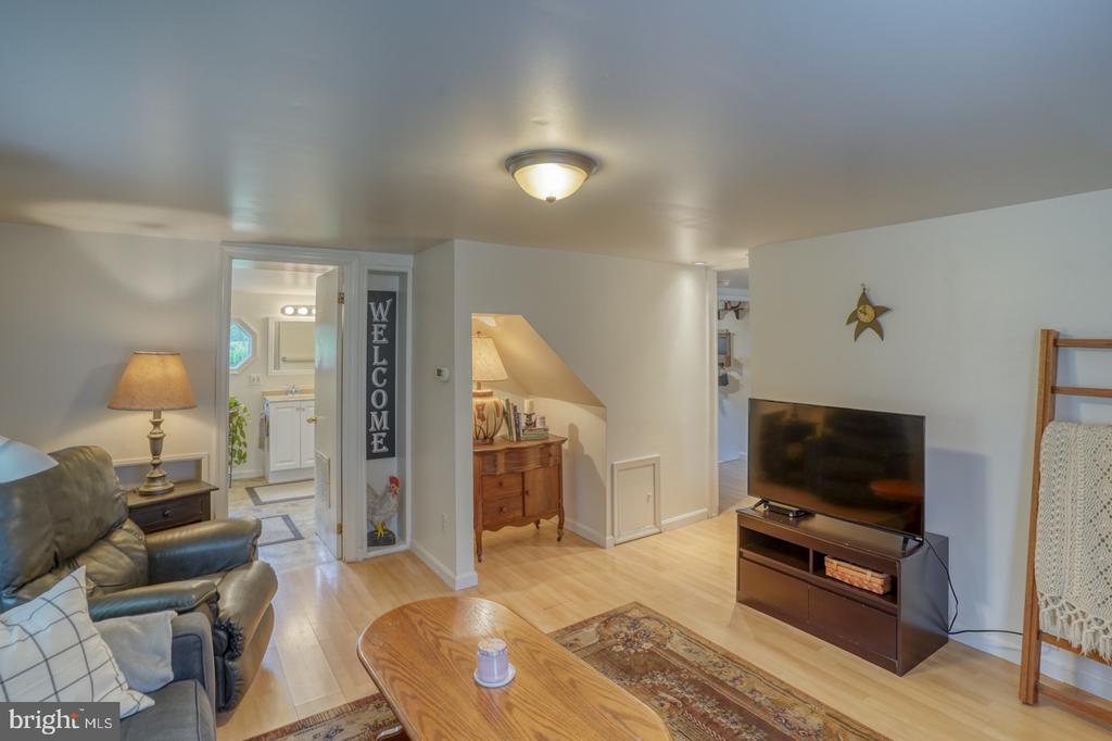 216 Flat Iron Square Rd