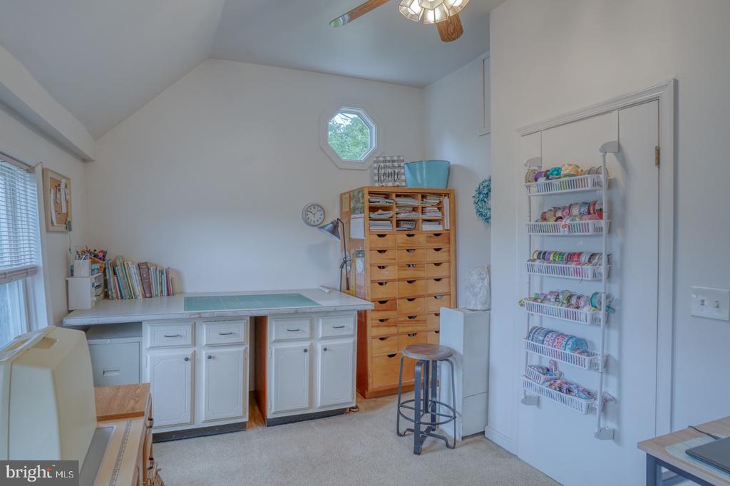 216 Flat Iron Square Rd
