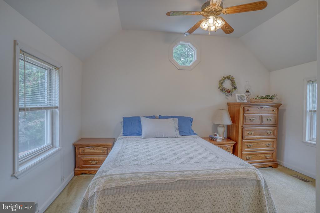 216 Flat Iron Square Rd
