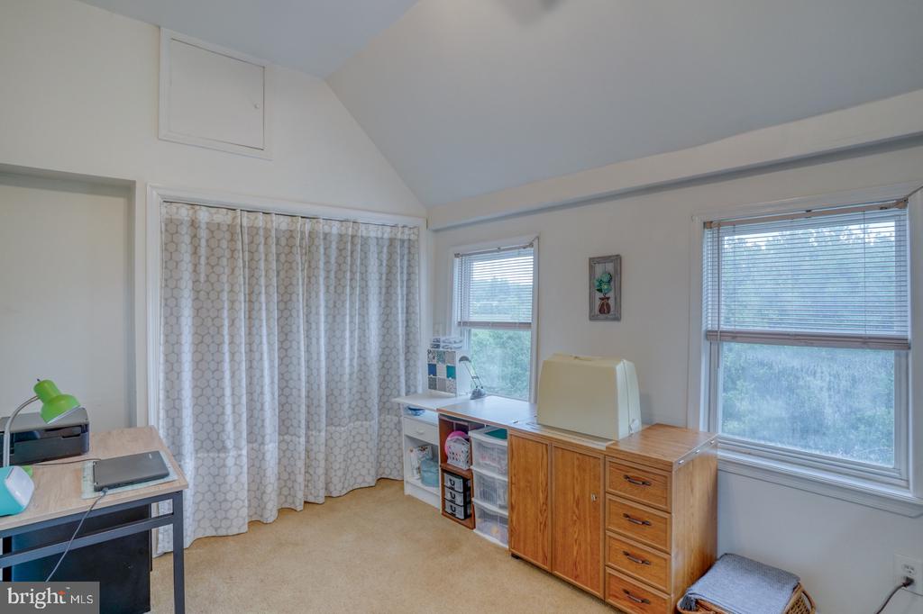 216 Flat Iron Square Rd