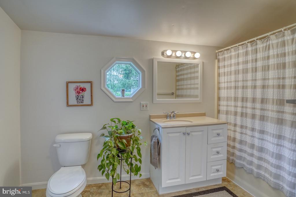 216 Flat Iron Square Rd