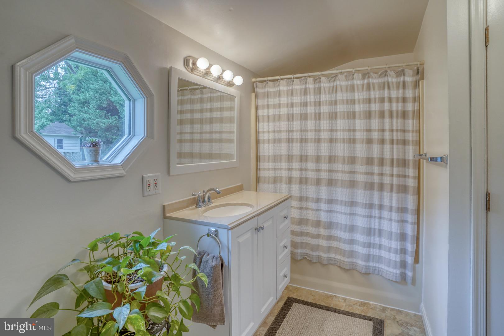 216 Flat Iron Square Rd