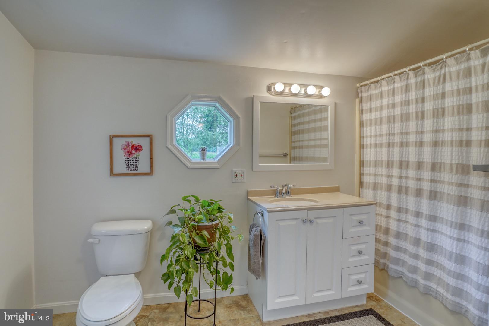 216 Flat Iron Square Rd