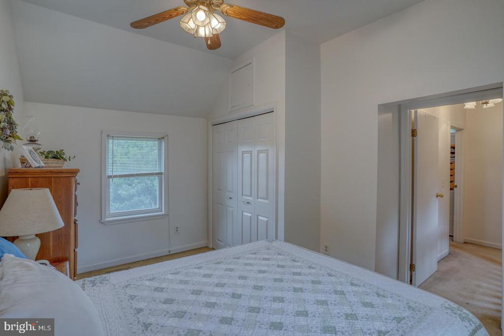 216 Flat Iron Square Rd