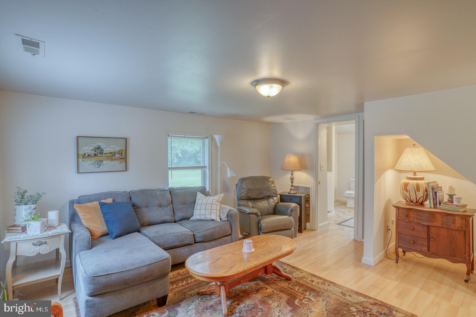 216 Flat Iron Square Rd