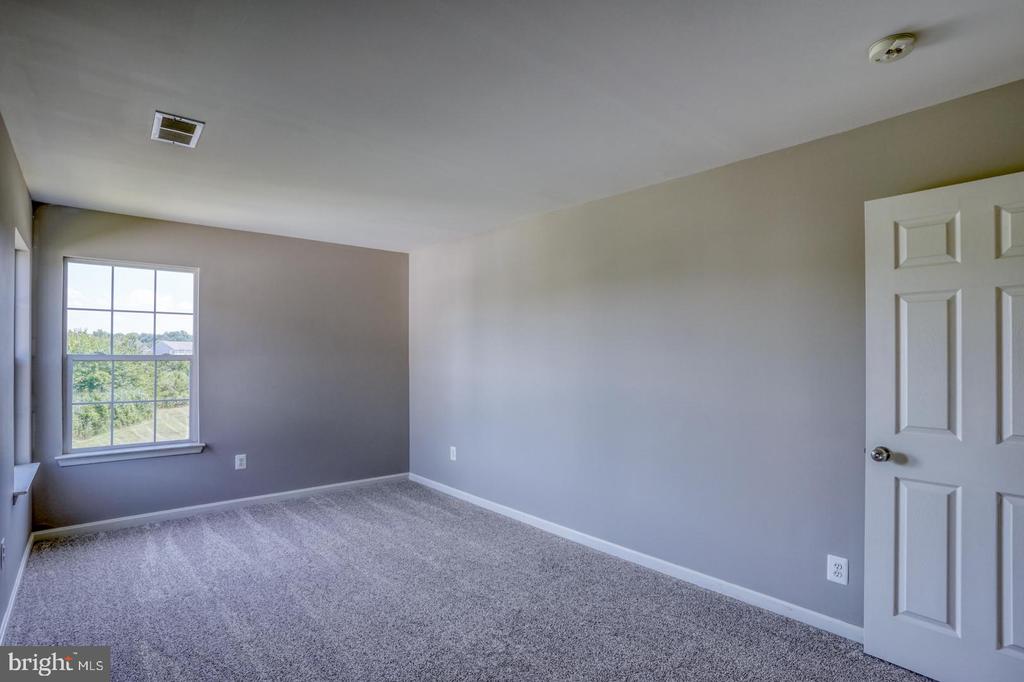 132 Meadowcroft Dr