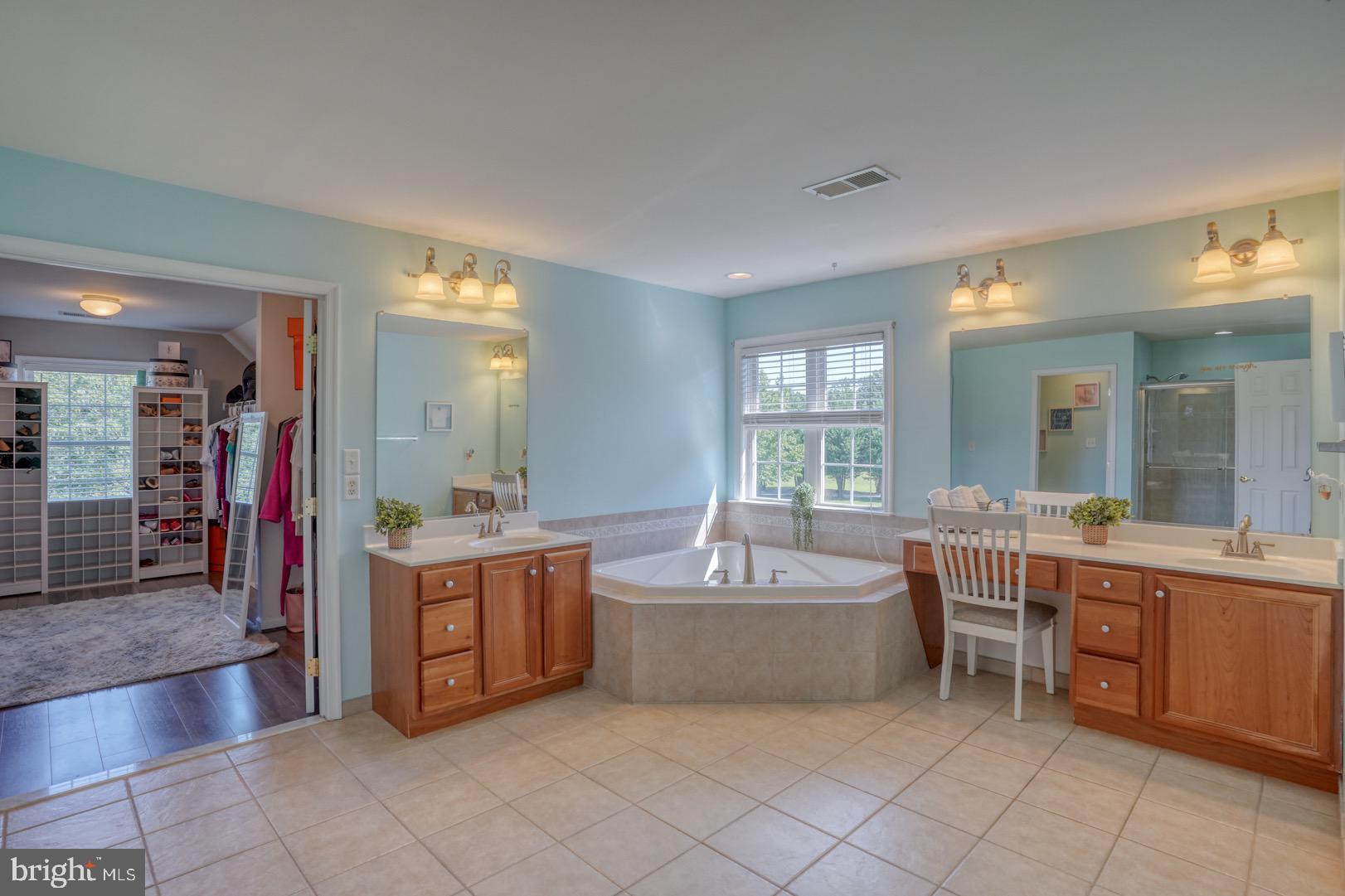 114 Gathering Ct