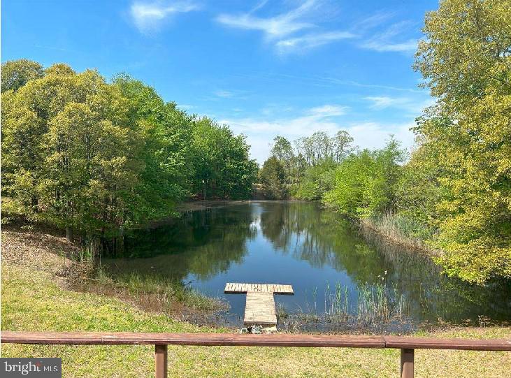 305 Hickory Ln