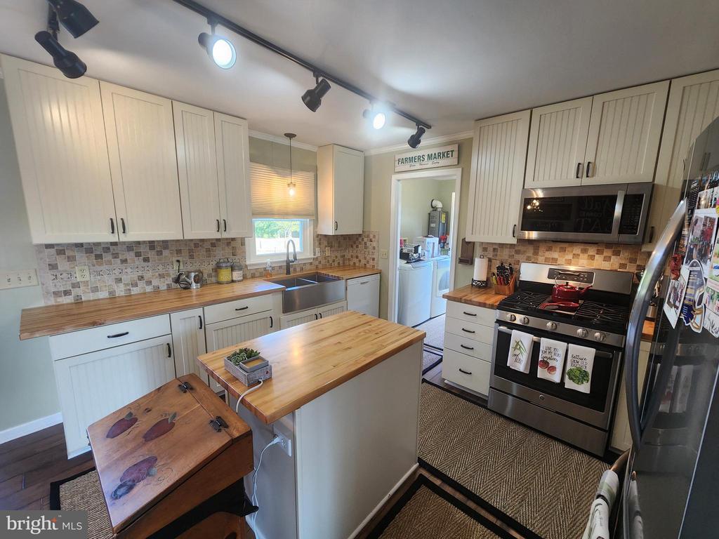 152 Spencer Ln