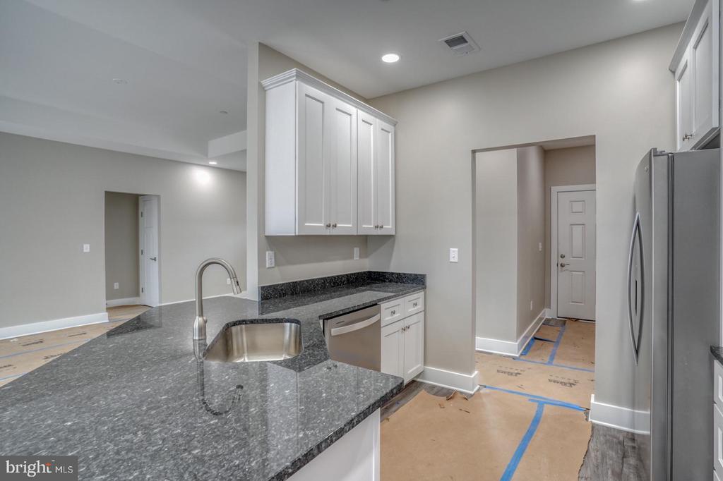 116 W Main St