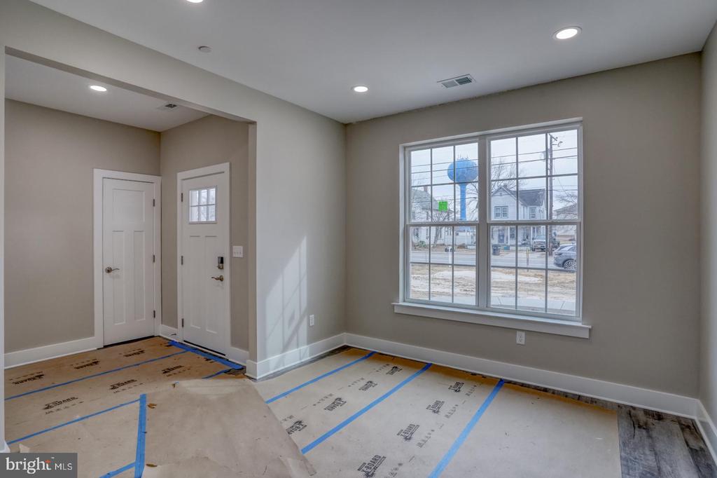 116 W Main St