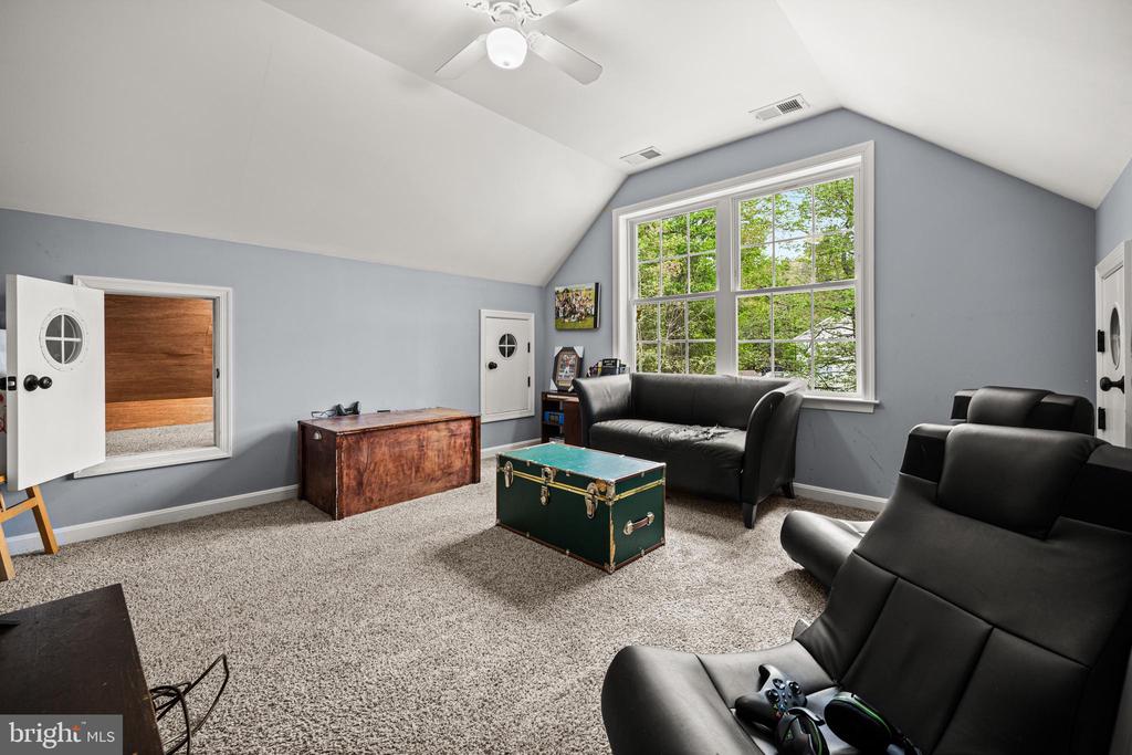 106 Caspian Dr