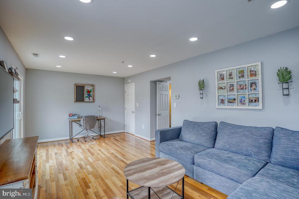 341 Creekside Commons Ct