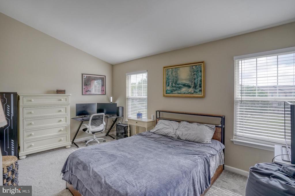 341 Creekside Commons Ct