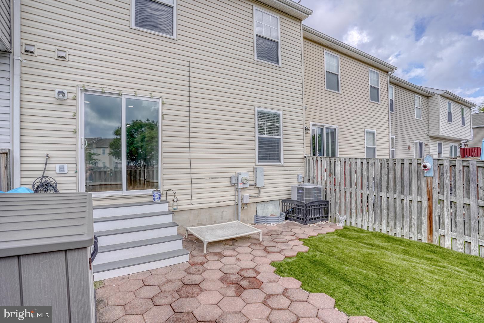 341 Creekside Commons Ct