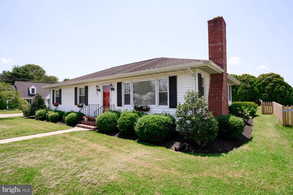 332 Holly St