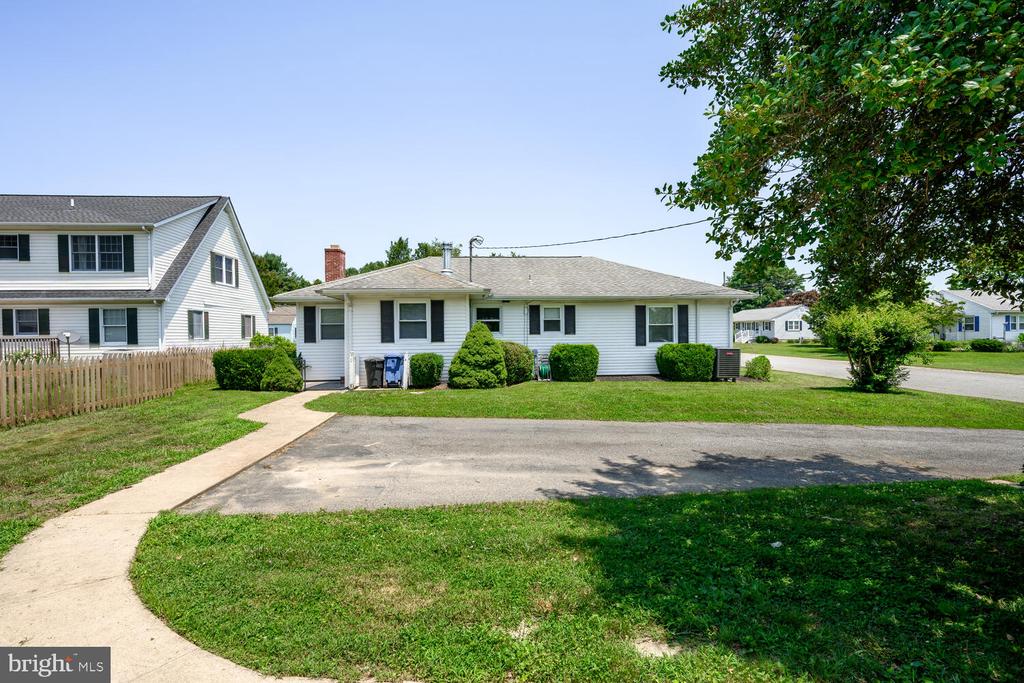 332 Holly St