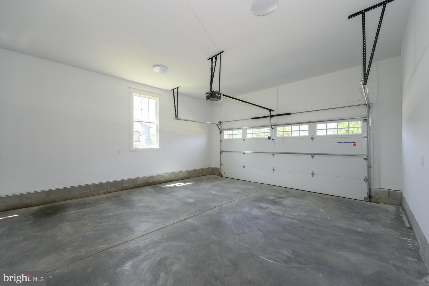 323 Queen Anne Club Dr