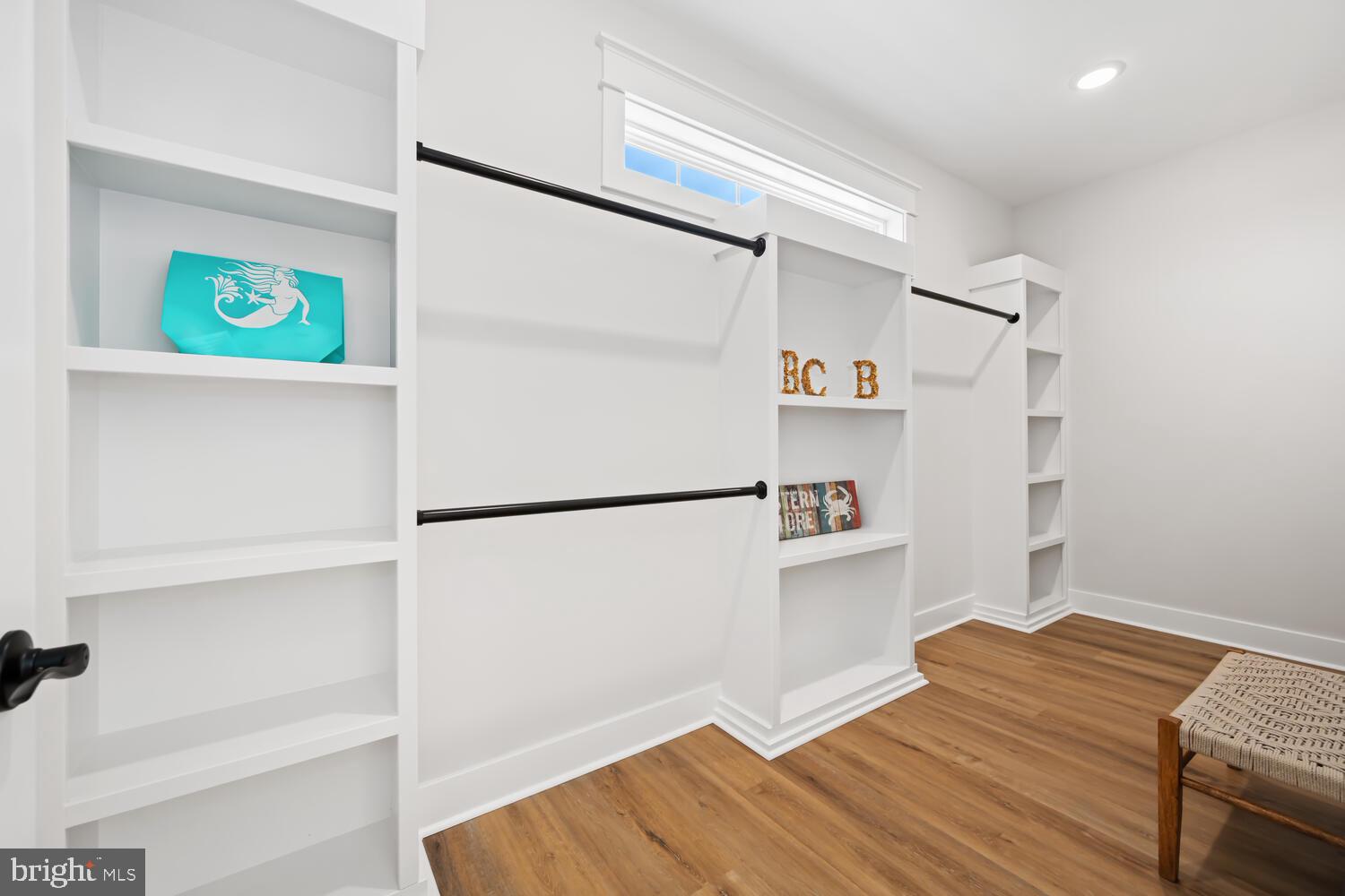 323 Queen Anne Club Dr