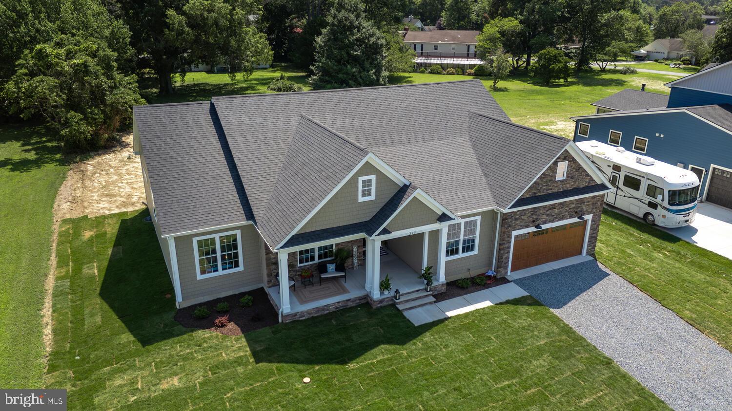 323 Queen Anne Club Dr