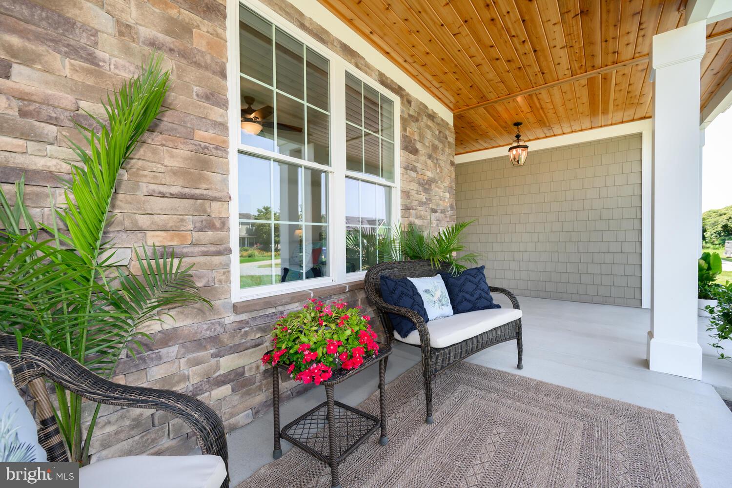 323 Queen Anne Club Dr
