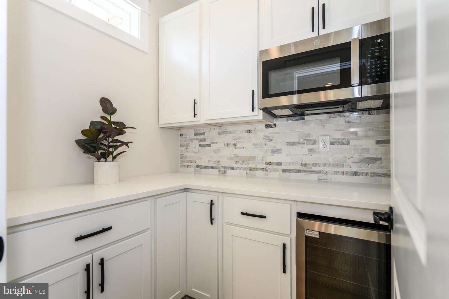 323 Queen Anne Club Dr