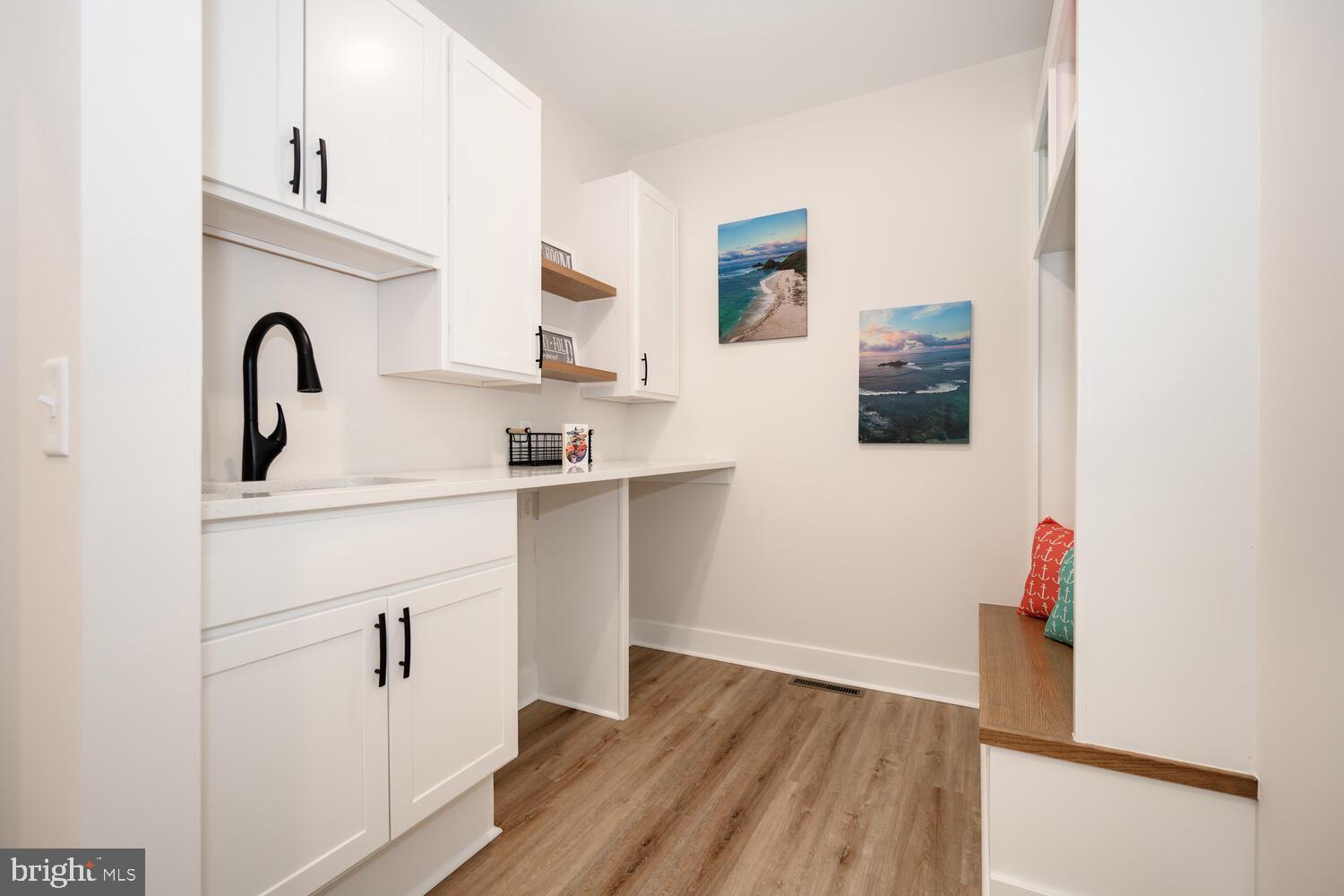 323 Queen Anne Club Dr
